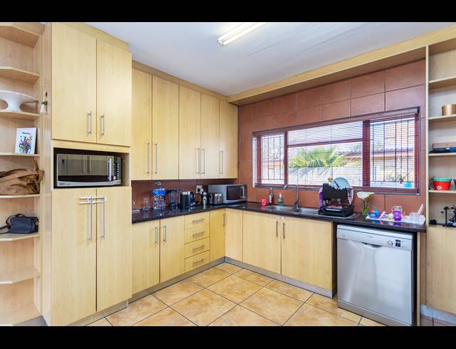 6 BEDROOM HOUSE RENTED IN DURBANVILLE CENTRAL